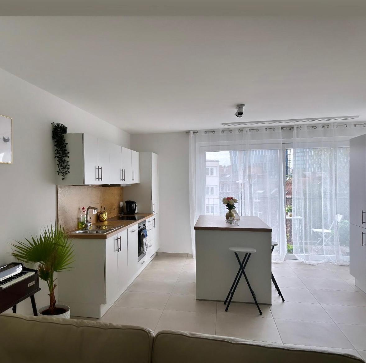 2 Bedrooms Luxury Apartment - Guillemins Liège Exteriör bild
